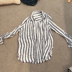 Carly Jean Los Angeles button front top. Size M.